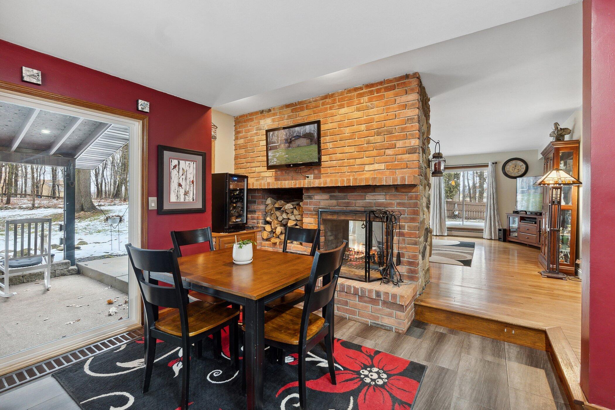 158 Hawthorne Road Marshall, MI 49068 - Photo 11 of 36 158-Hawthorne-Rd-Marshall-MI-49068-Windo