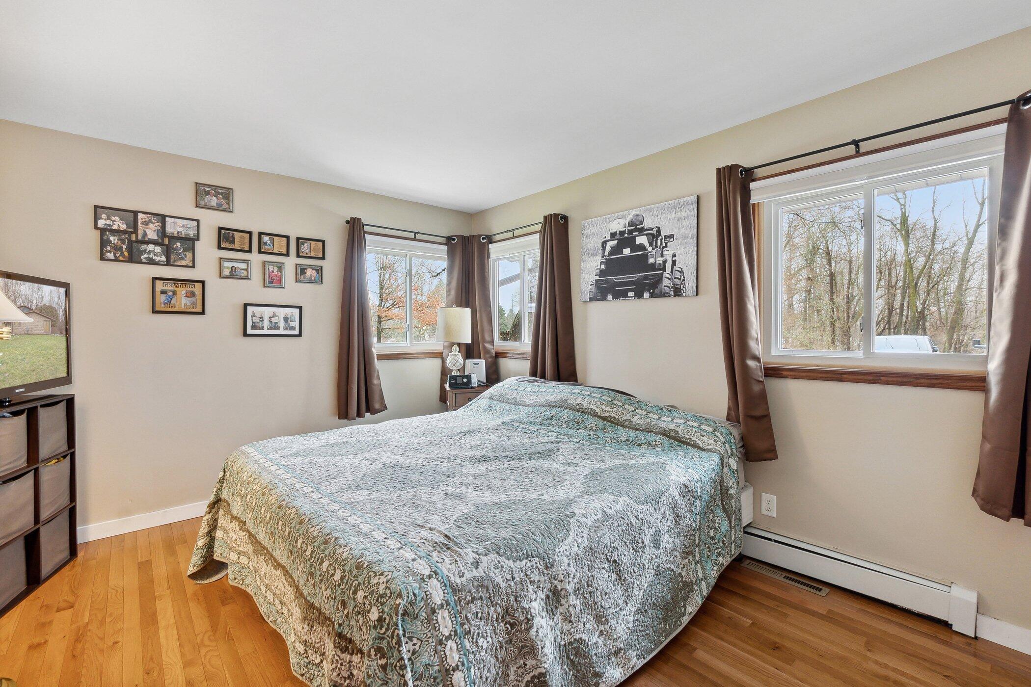 158 Hawthorne Road Marshall, MI 49068 - Photo 15 of 36 158-Hawthorne-Rd-Marshall-MI-49068-Windo