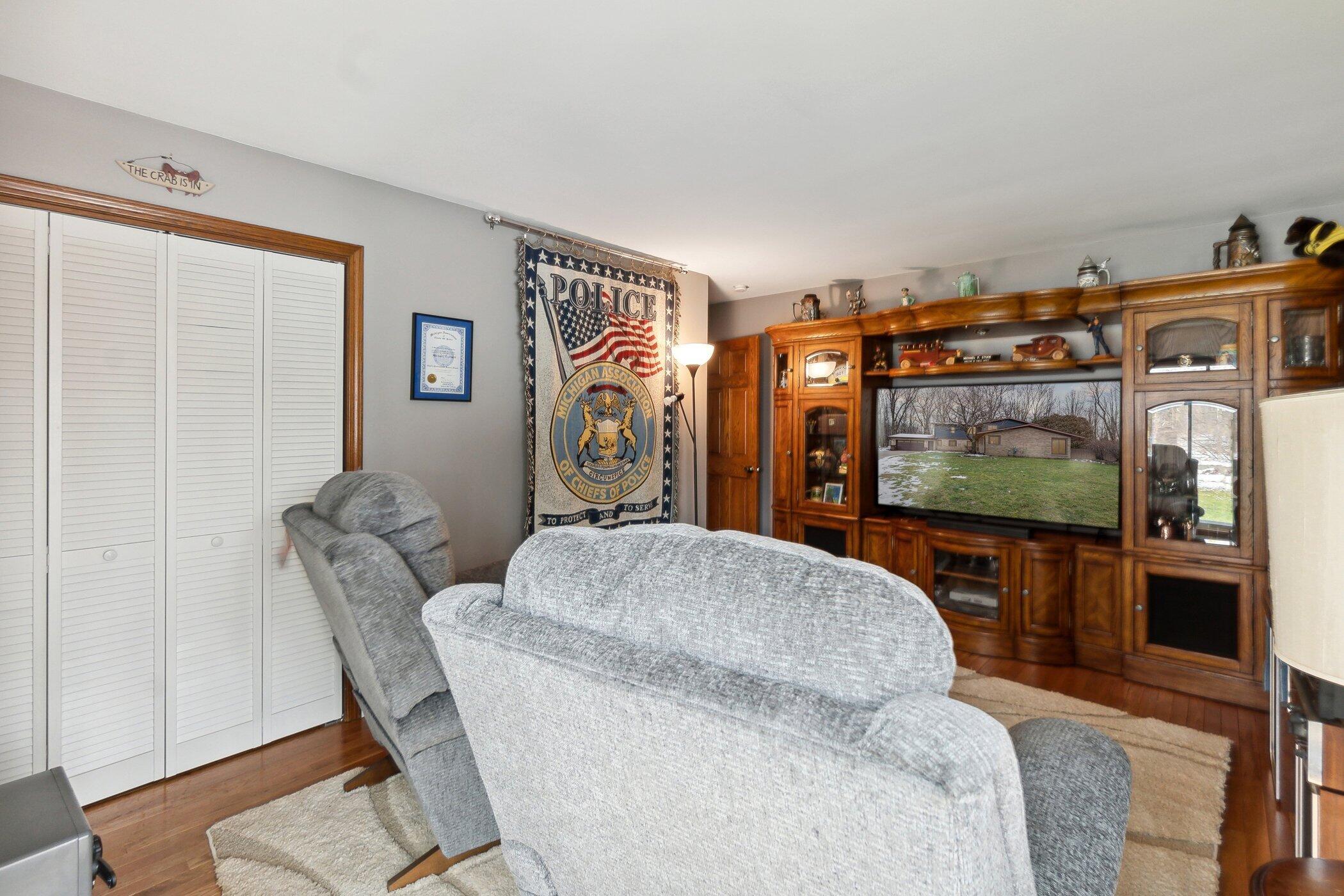158 Hawthorne Road Marshall, MI 49068 - Photo 18 of 36 158-Hawthorne-Rd-Marshall-MI-49068-Windo
