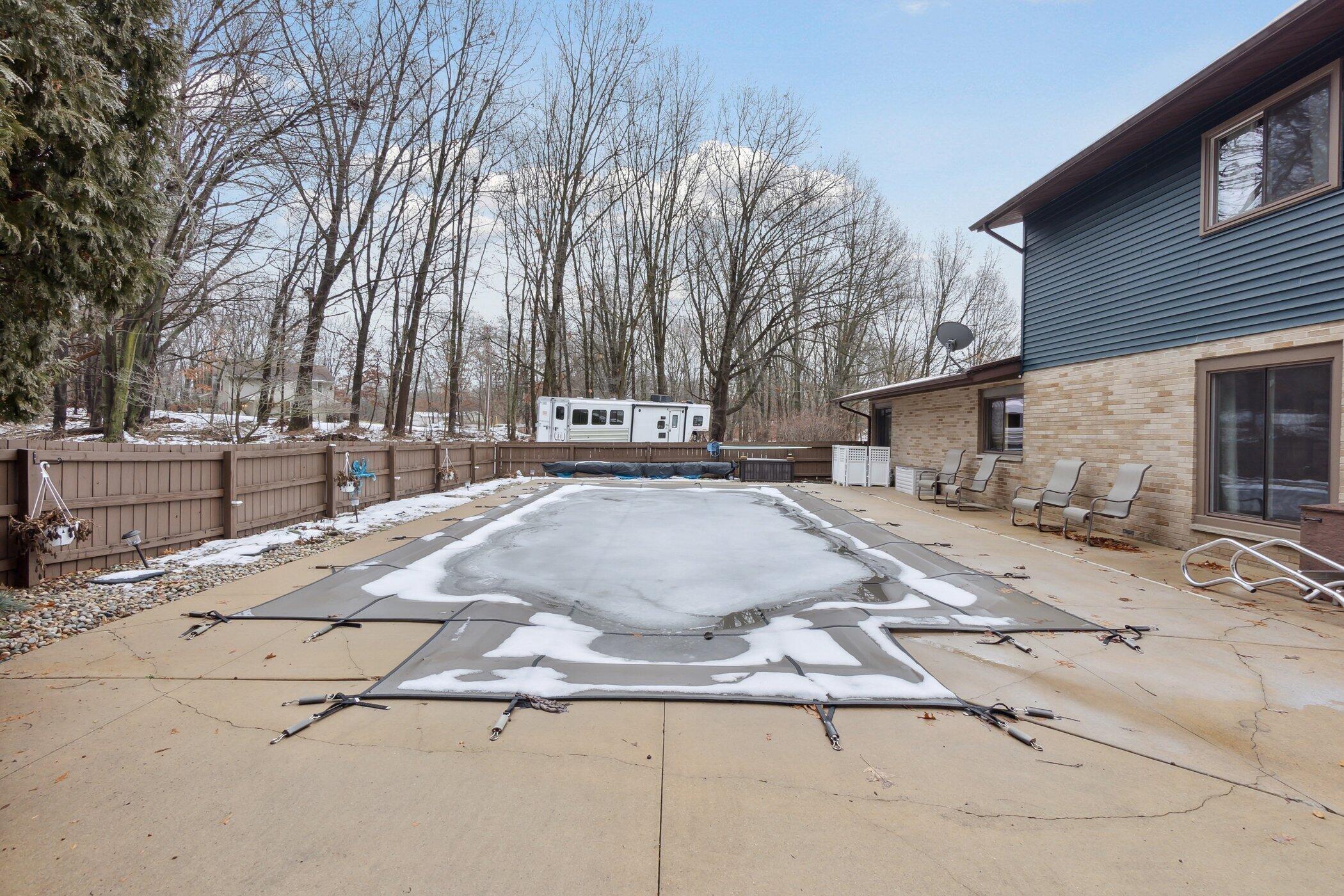 158 Hawthorne Road Marshall, MI 49068 - Photo 32 of 36 158-Hawthorne-Rd-Marshall-MI-49068-Windo