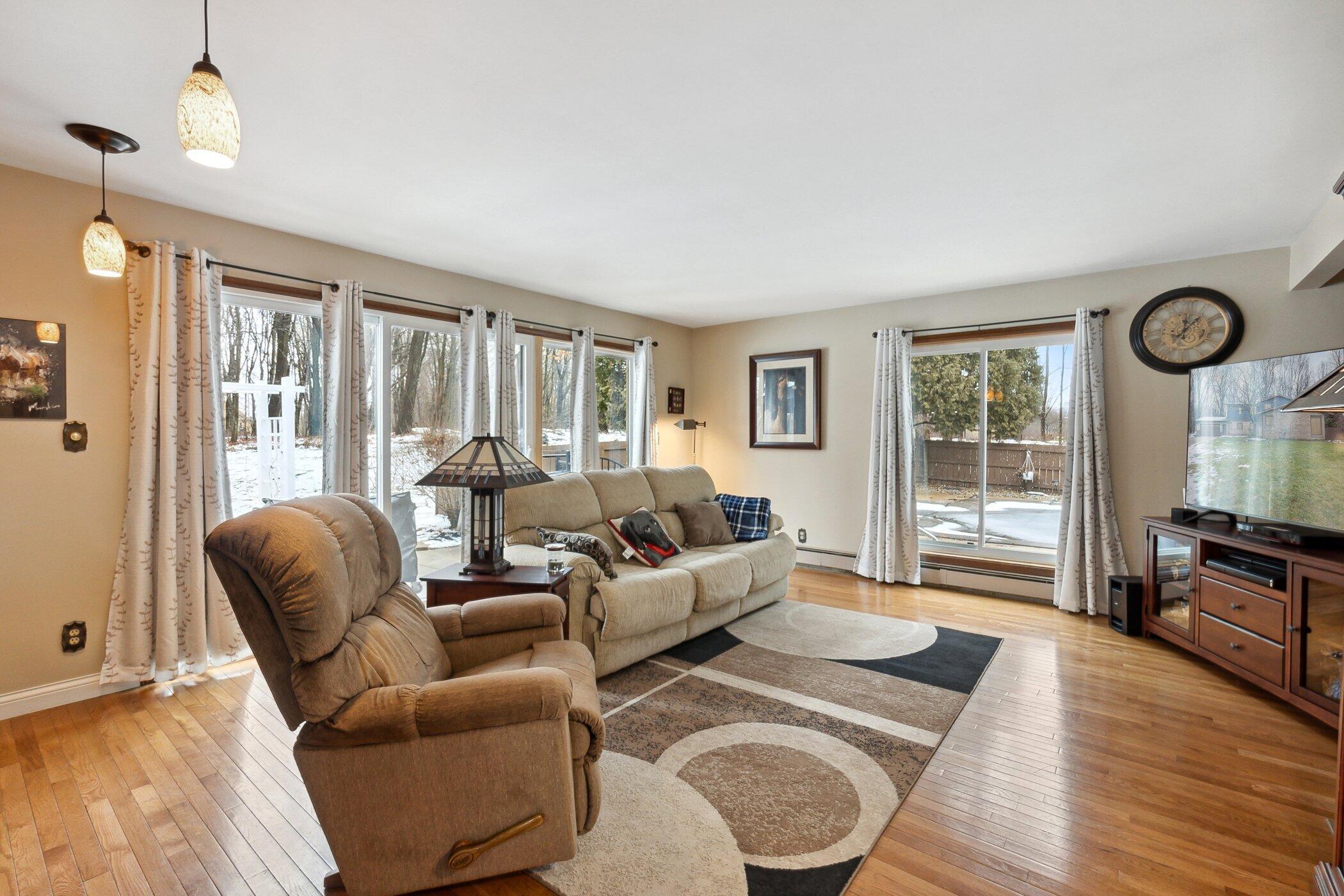 158 Hawthorne Road Marshall, MI 49068 - Photo 5 of 36 158-Hawthorne-Rd-Marshall-MI-49068-Windo