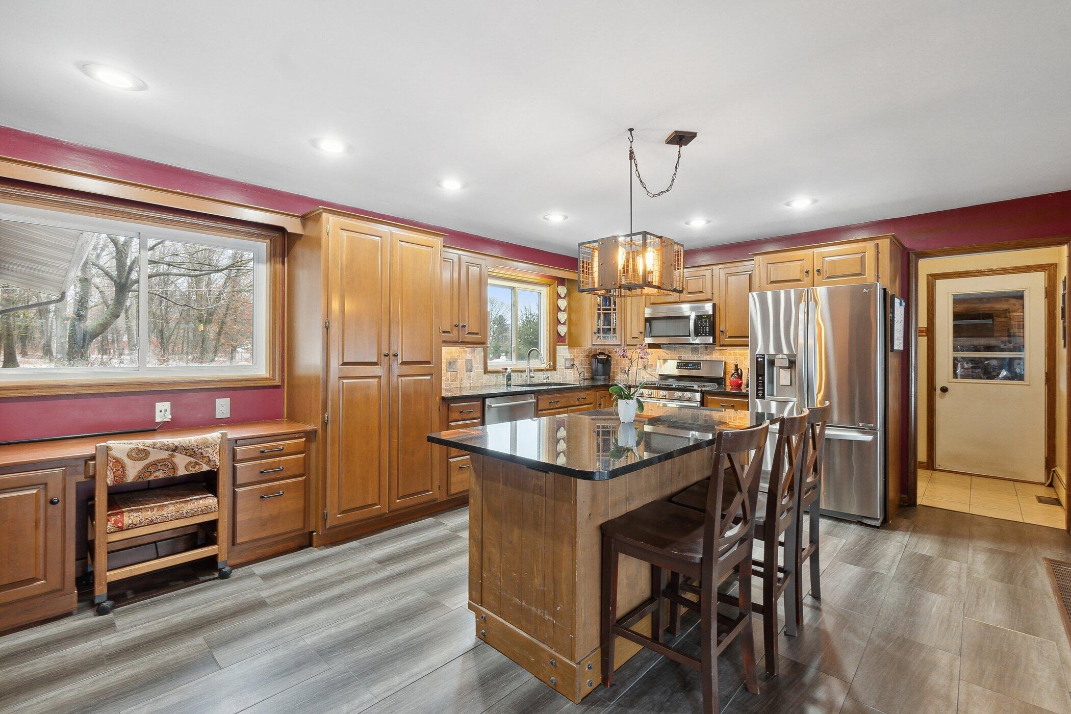 158 Hawthorne Road Marshall, MI 49068 - Photo 10 of 36 158-Hawthorne-Rd-Marshall-MI-49068-Windo