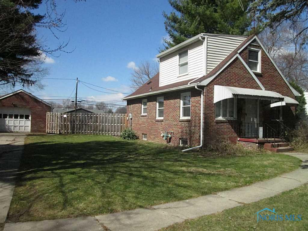 2015 Stoneham Road Toledo, OH 43615 - Photo 2 of 16 Exterior Front.