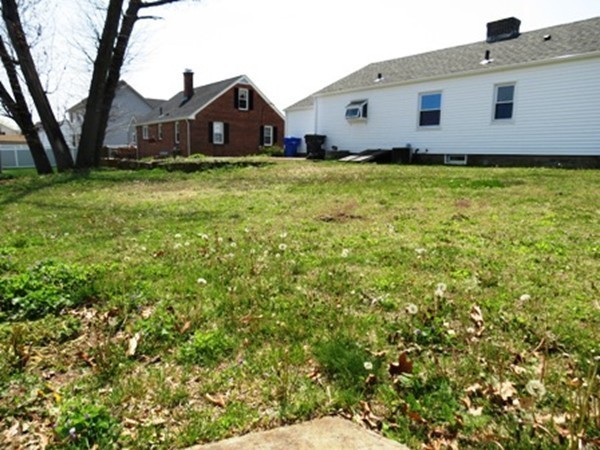 381 Abbott Street Springfield, MA 01118 - Photo 11 of 24