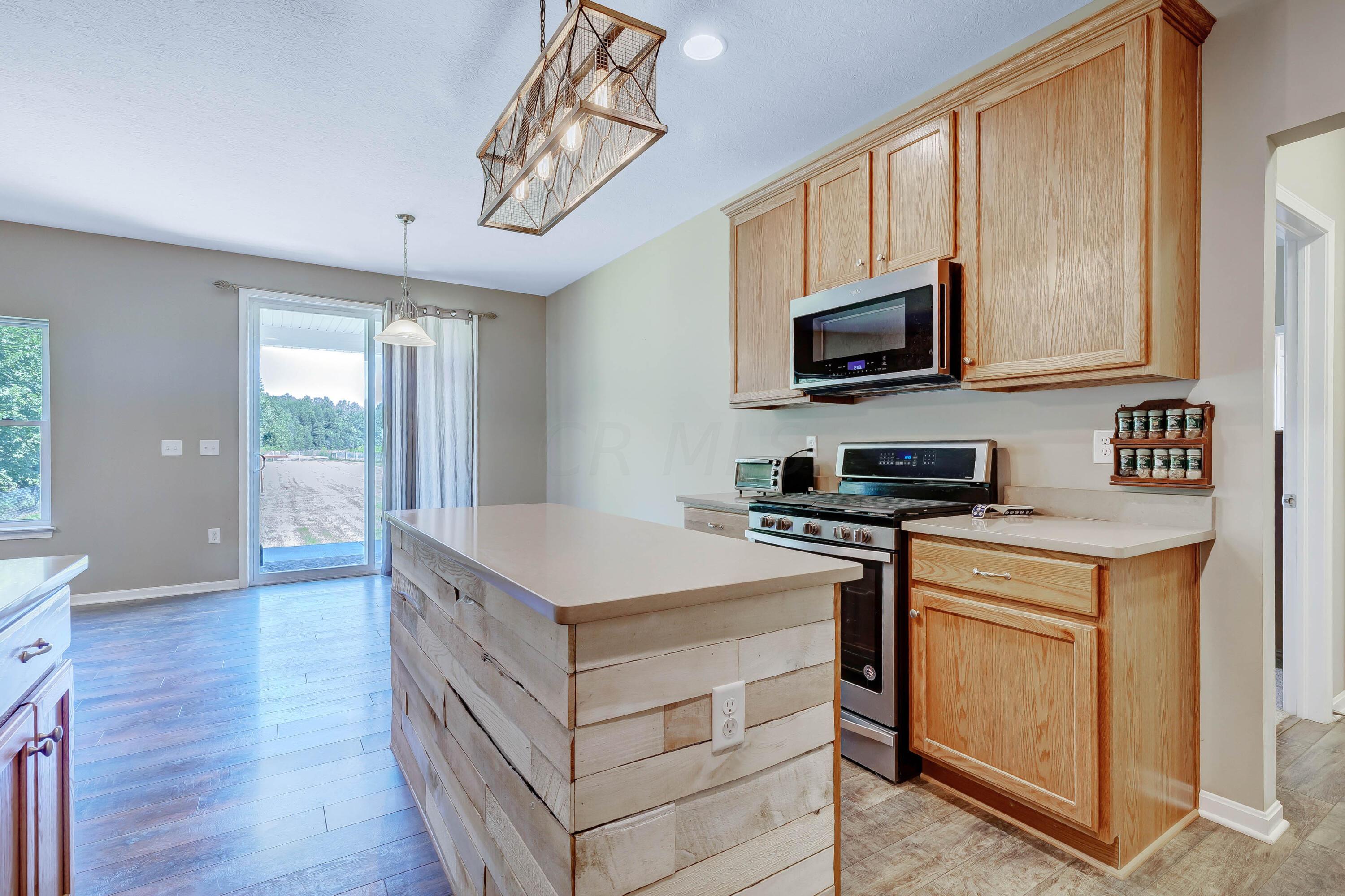 16347 Murphy Road Sunbury, OH 43074 - Photo 16 of 74 16. Kitchen into Dinette