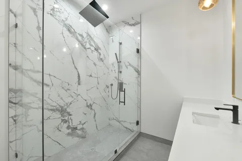 $799,000 | 5428 North Winthrop Avenue, Unit 101, Chicago, IL 60640