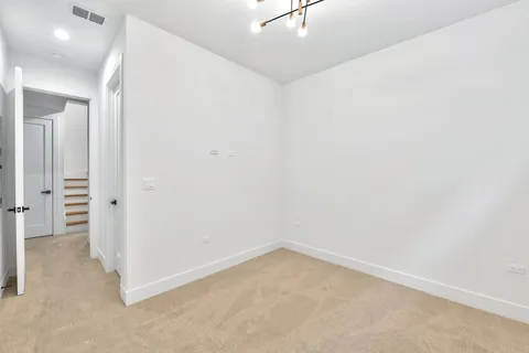 $799,000 | 5428 North Winthrop Avenue, Unit 101, Chicago, IL 60640