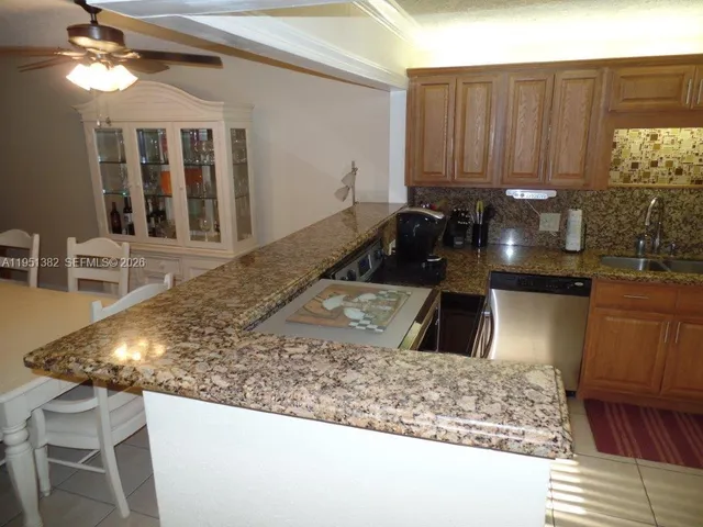 $2,600 | 280 Racquet Club Road, Unit 102, Weston, FL 33326