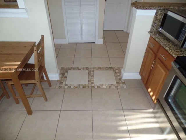 $2,600 | 280 Racquet Club Road, Unit 102, Weston, FL 33326