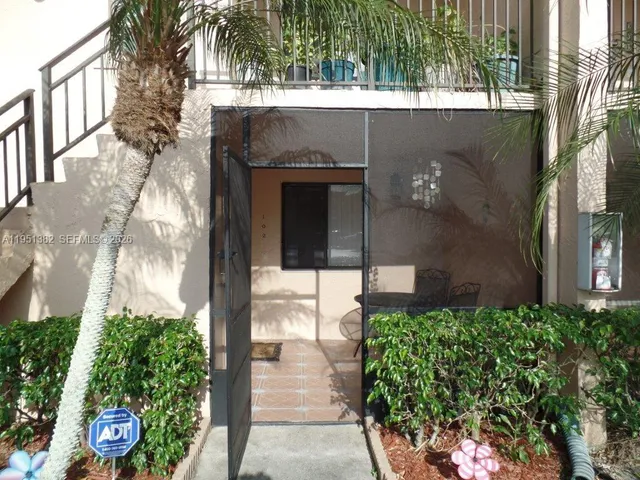 $2,600 | 280 Racquet Club Road, Unit 102, Weston, FL 33326