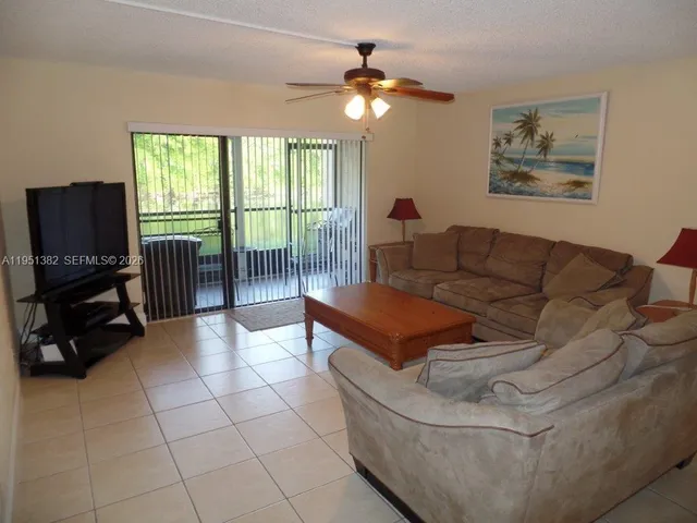 $2,600 | 280 Racquet Club Road, Unit 102, Weston, FL 33326