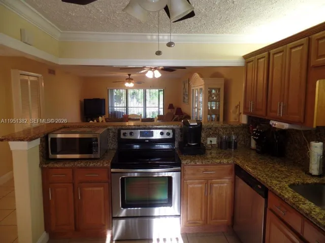 $2,600 | 280 Racquet Club Road, Unit 102, Weston, FL 33326