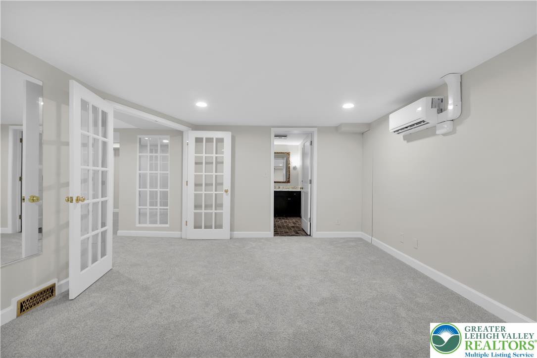 1942 Sycamore Street Bethlehem, PA 18017 - Photo 52 of 74 Adjoining full bath