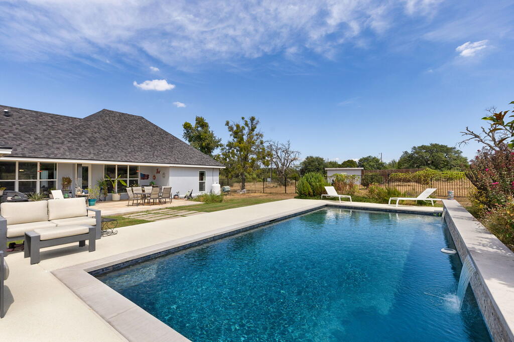 803 Comanche Ridge Round Mountain, TX 78663 - Photo 7 of 43 Gallery Image 7