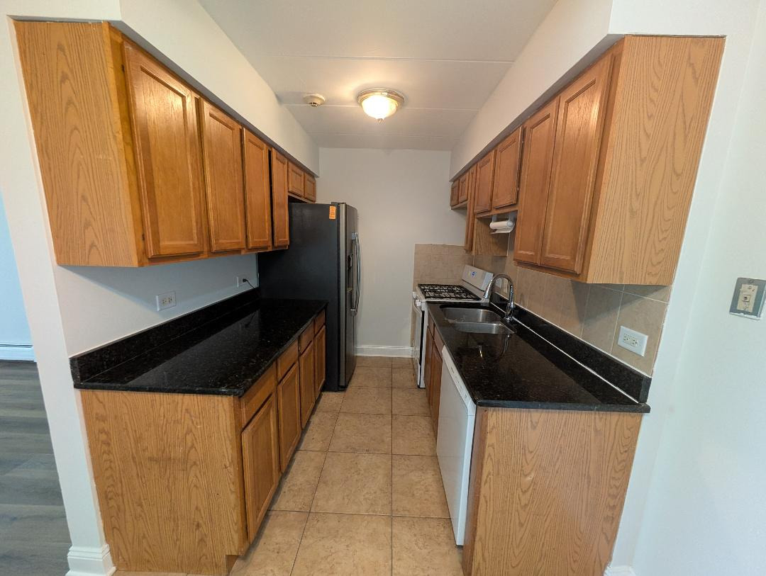 6005 Marshall Avenue, Unit 8 Chicago Ridge, IL 60415 - Photo 2 of 11