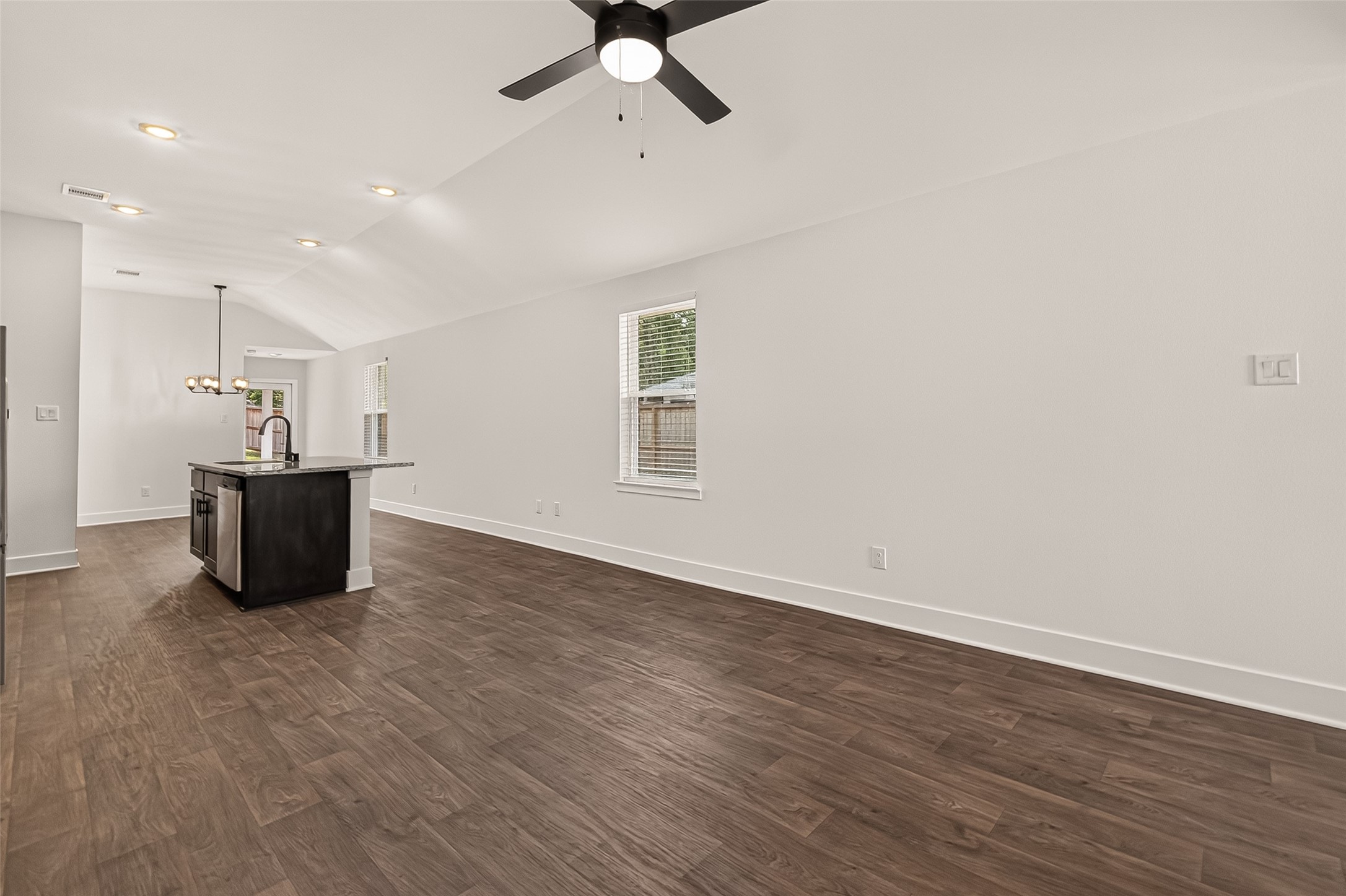 9304 Hard Rock Road Conroe, TX 77303 - Photo 7 of 38 Gallery Image 7