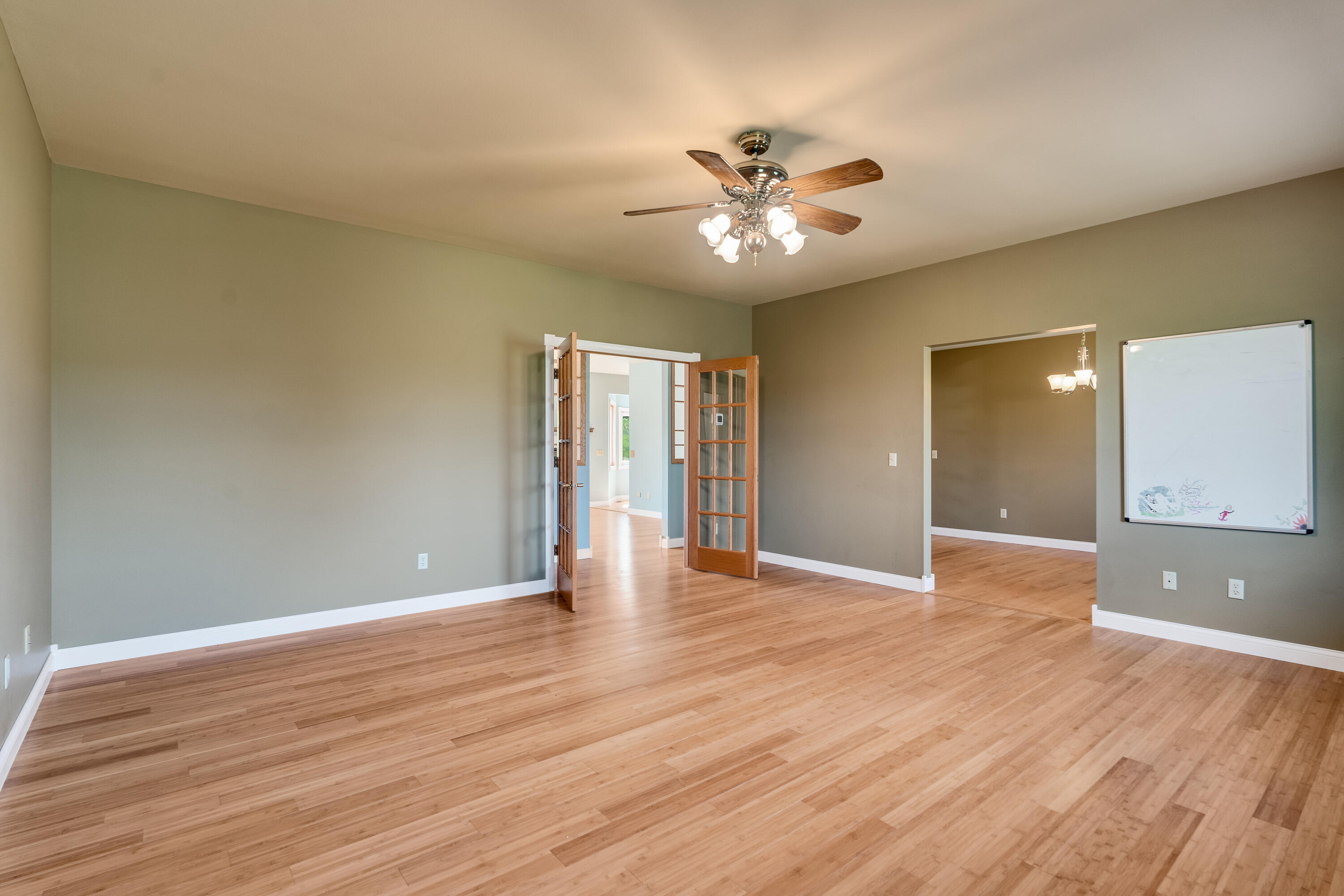 27751 Nutmeg Road Glendale, WI 53929 - Photo 14 of 44 Living room