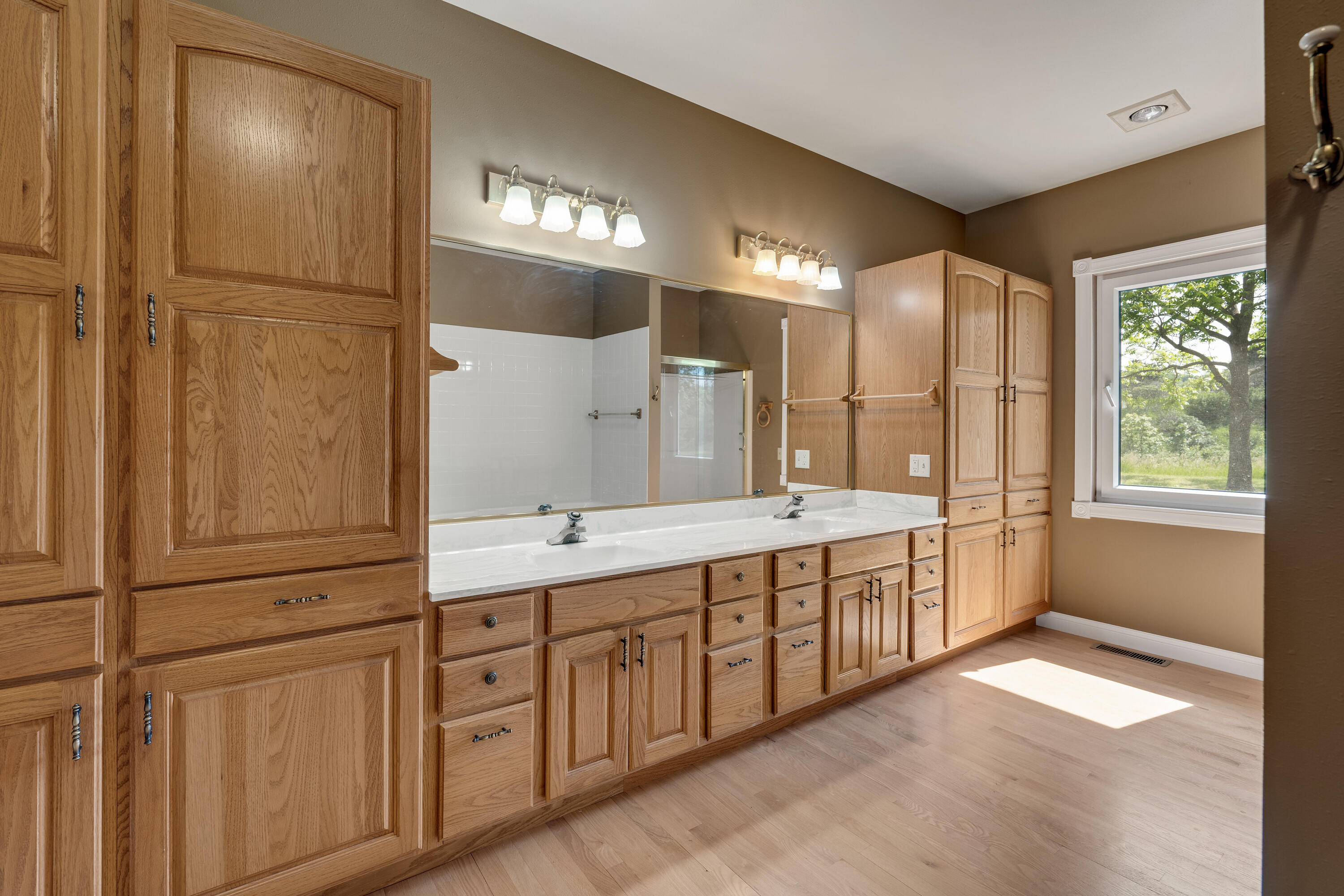 27751 Nutmeg Road Glendale, WI 53929 - Photo 23 of 44 Master bath