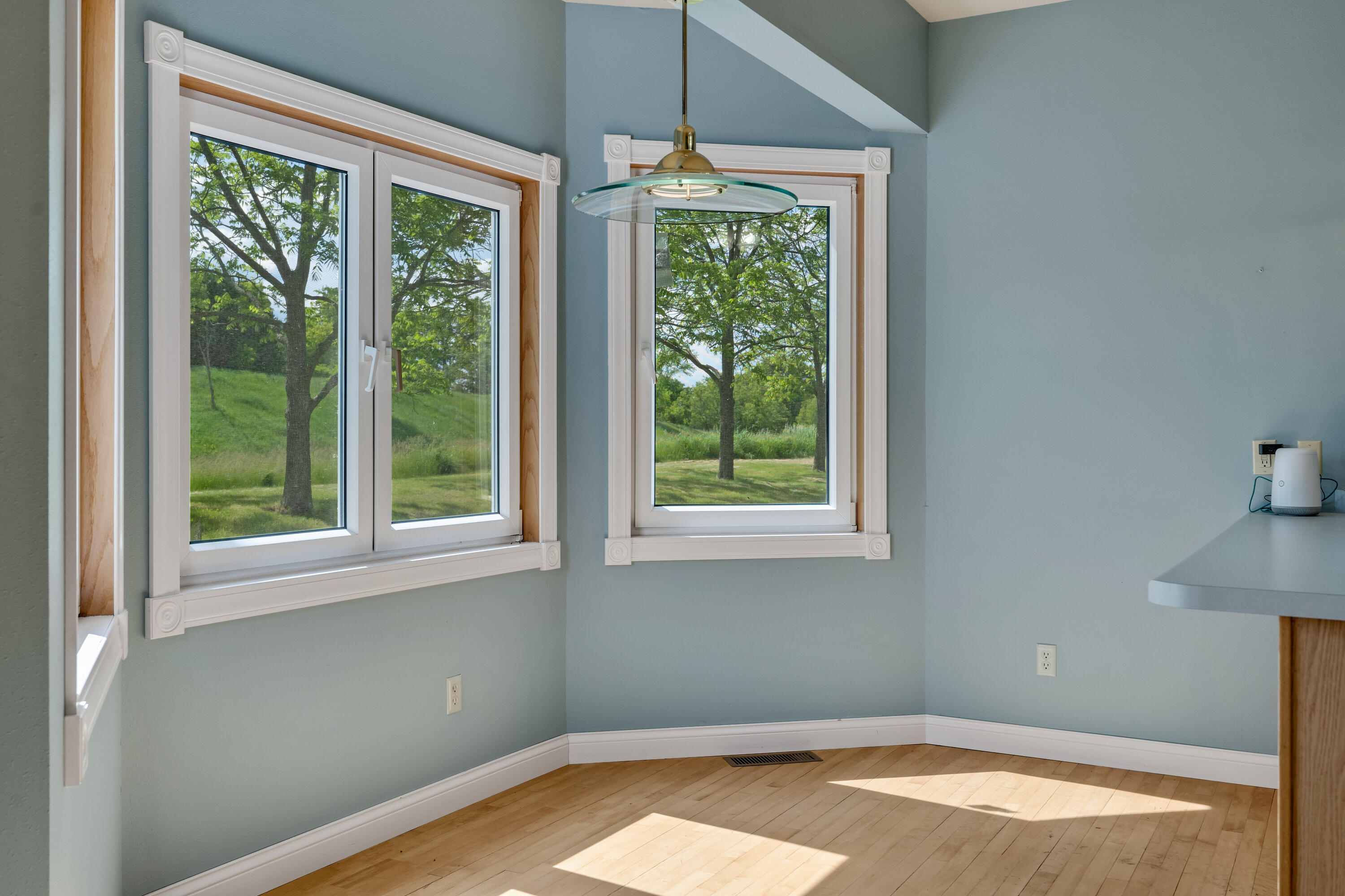 27751 Nutmeg Road Glendale, WI 53929 - Photo 8 of 44 Kitching eating nook