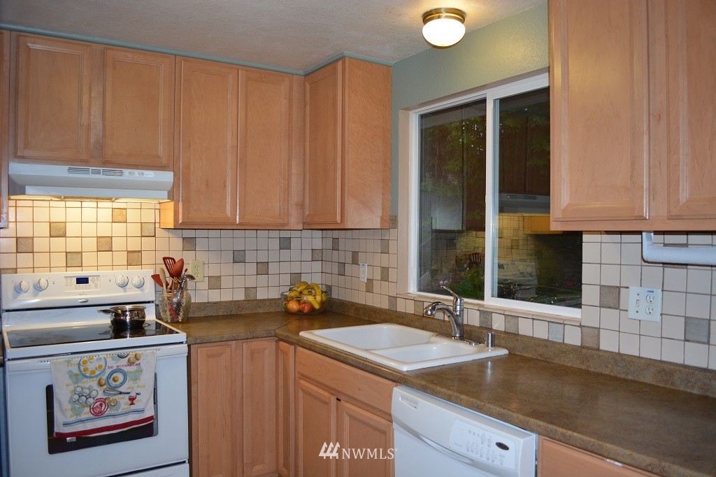 16830 17th Avenue Southeast Bothell, WA 98012 - Photo 4 of 24 Gallery Image 4