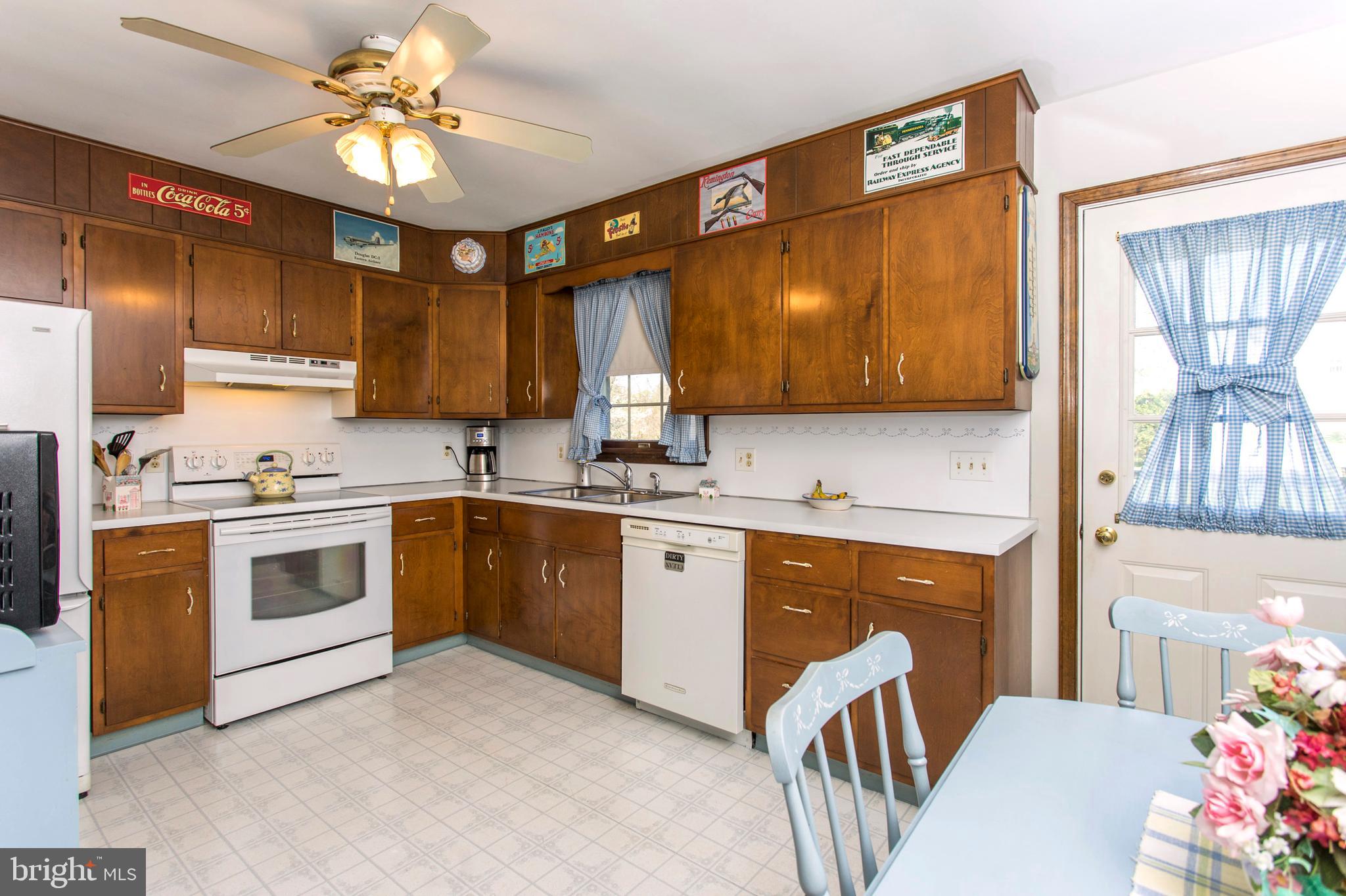 181 Specht Road Pottstown, PA 19464 - Photo 12 of 31 kitchen