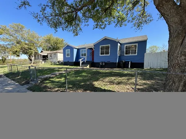 $1,150 | 2645 Canberra Court, Fort Worth, TX 76105
