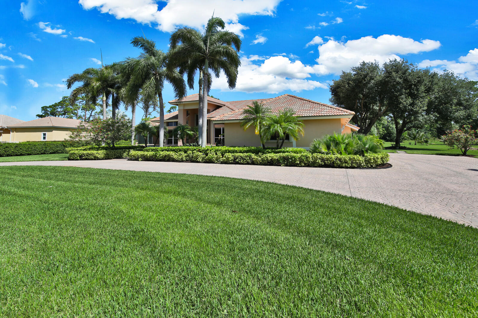 6351 Angus Road Lake Worth, FL 33467 - Photo 4 of 64 3 car garage