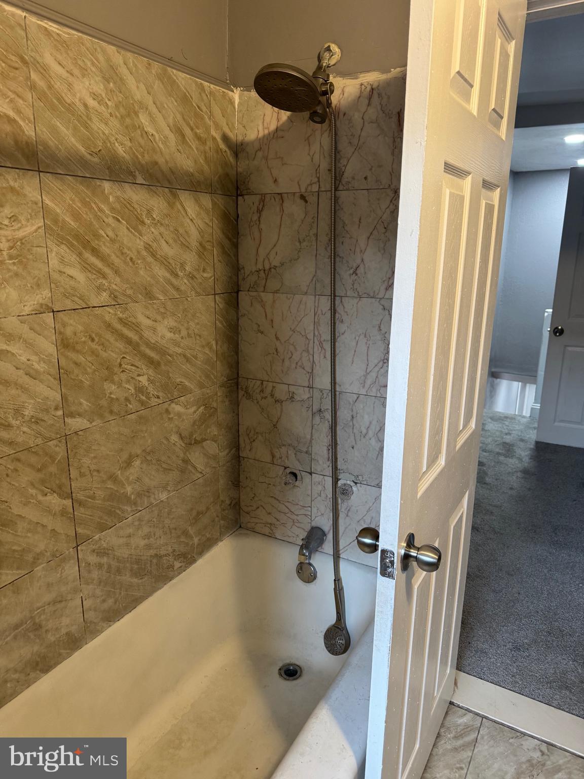 132 Walnut Street Colwyn, PA 19023 - Photo 30 of 43 a bathroom with a bathtub