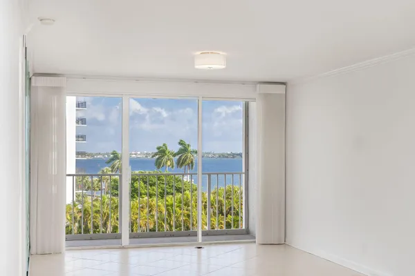 $4,000 | 3901 South Flagler Drive, Unit 505, West Palm Beach, FL 33405