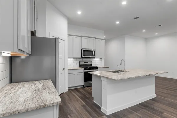 $2,500 | 1069 Dancing Feather Street, Montgomery, TX 77316