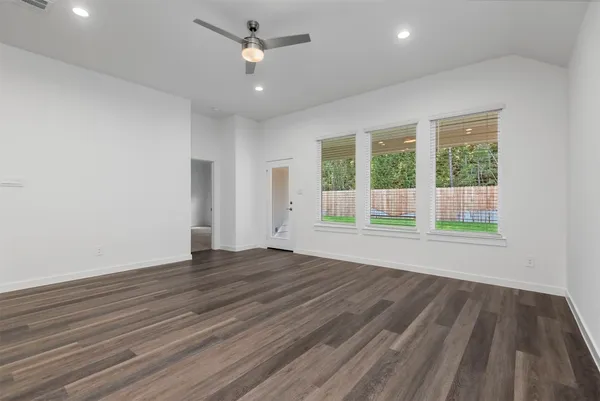 $2,500 | 1069 Dancing Feather Street, Montgomery, TX 77316