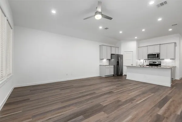 $2,500 | 1069 Dancing Feather Street, Montgomery, TX 77316