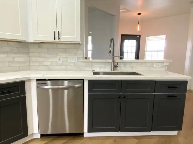 $2,800 | 2897 Settler's Way Drive, Sealy, TX 77474