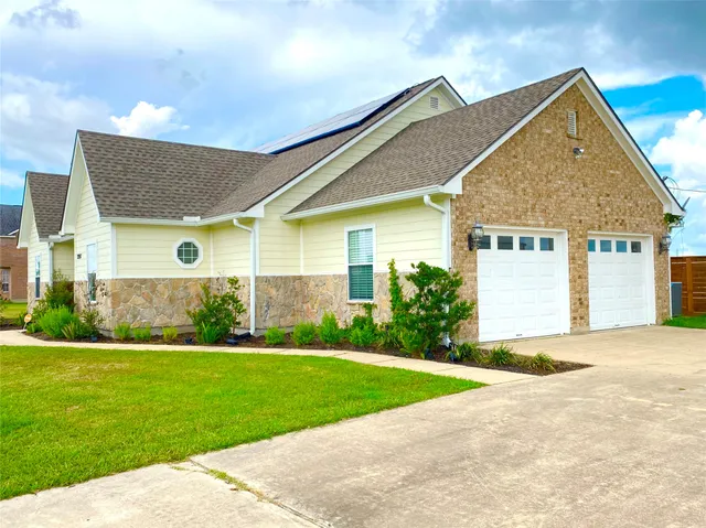 $2,800 | 2897 Settler's Way Drive, Sealy, TX 77474