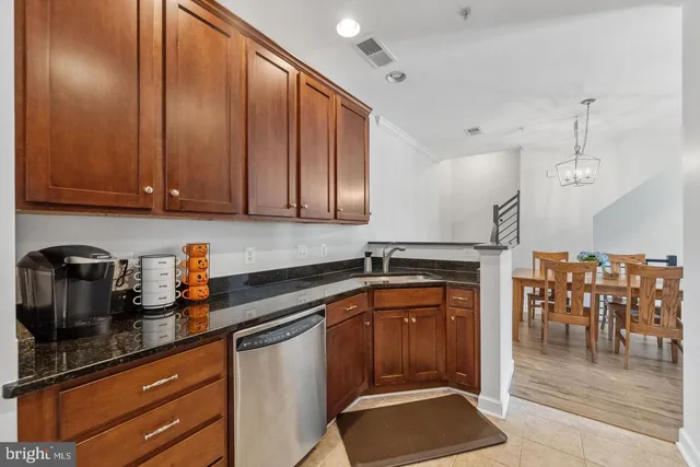 $2,600 | 43371 Locust Dale Terrace, Unit 107, Ashburn, VA 20147