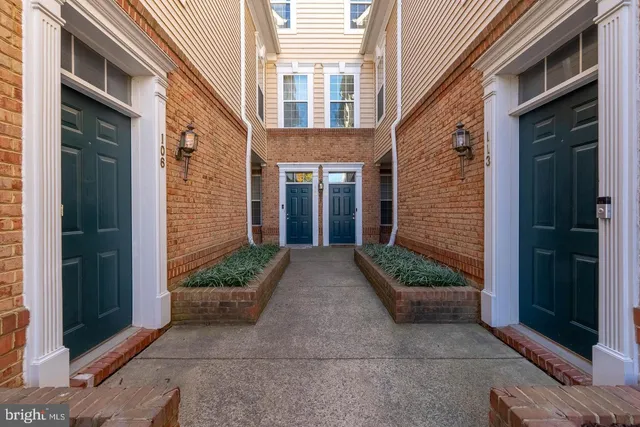 $2,600 | 43371 Locust Dale Terrace, Unit 107, Ashburn, VA 20147