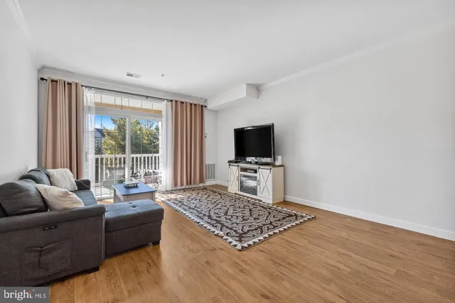 $2,600 | 43371 Locust Dale Terrace, Unit 107, Ashburn, VA 20147