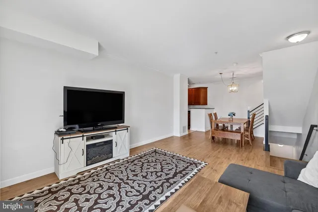 $2,600 | 43371 Locust Dale Terrace, Unit 107, Ashburn, VA 20147