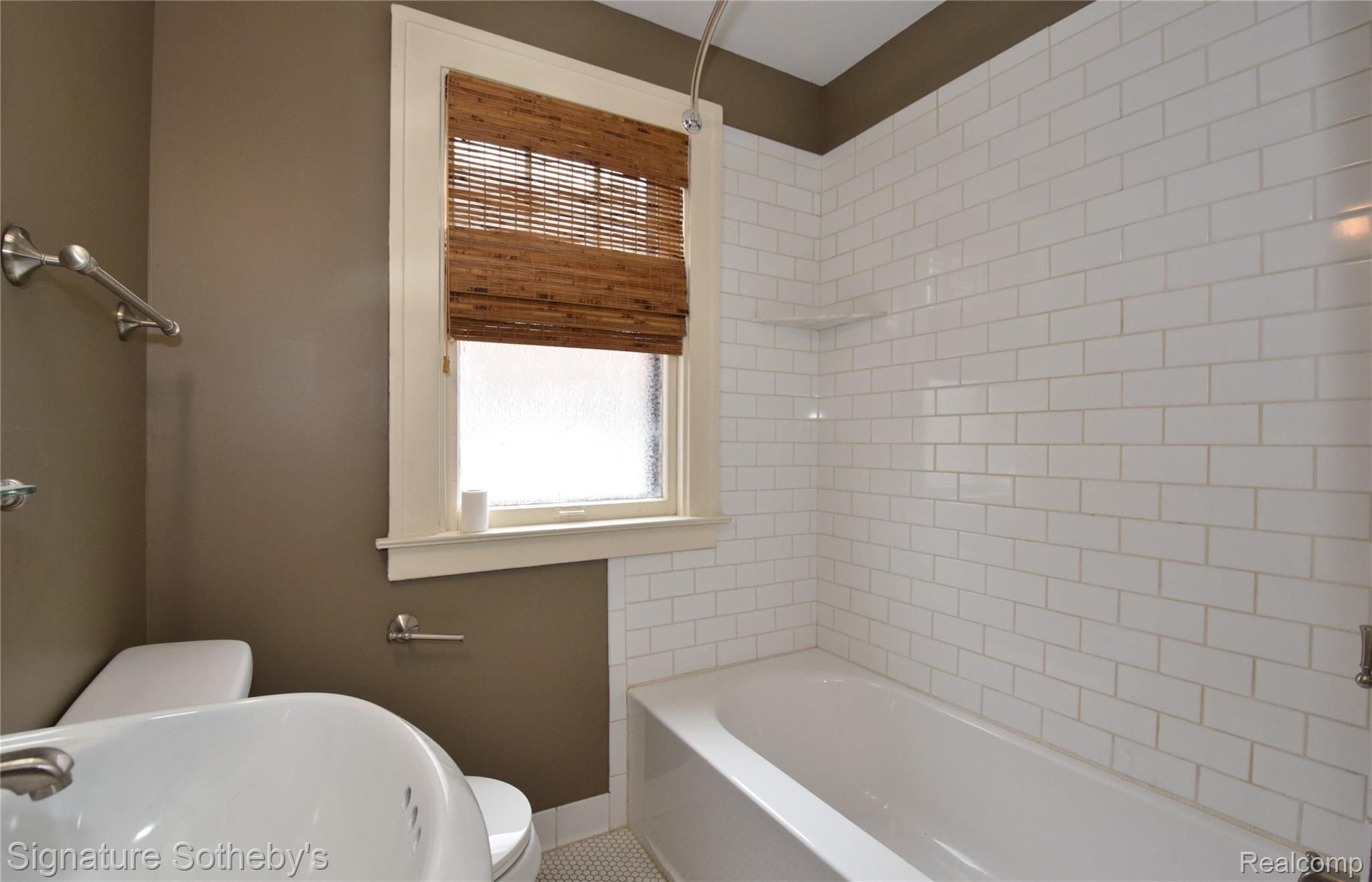 53 Wellesley Drive Pleasant Ridge, MI 48069 - Photo 24 of 49 Another View Entry Level Full Bath