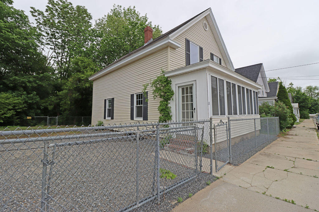 21 Butler Street Sanford, ME 04083 - Photo 2 of 35 IMG_3042