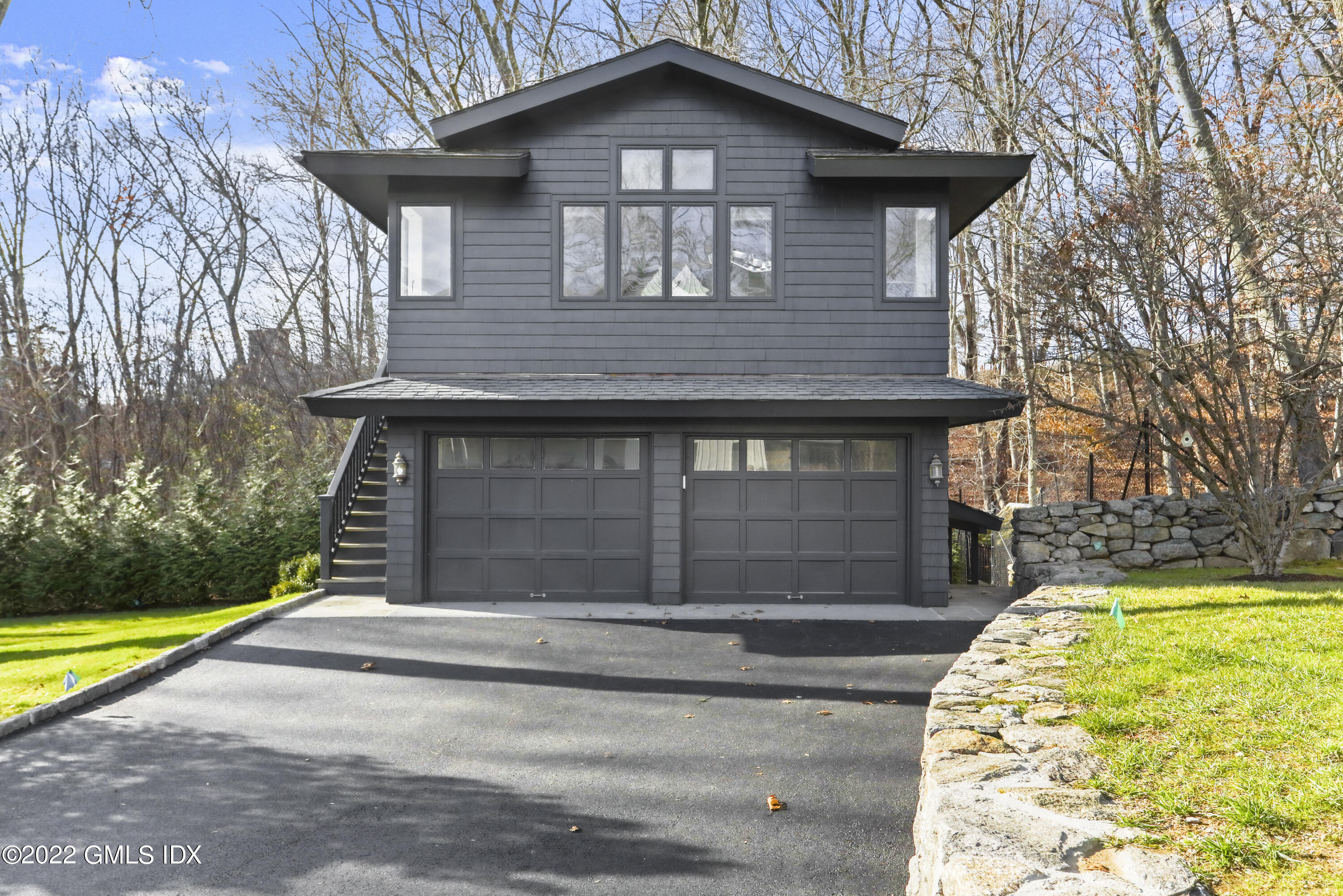 121 Lower Cross Road Greenwich, CT 06831 - Photo 3 of 12 077-082-086-4200x2805