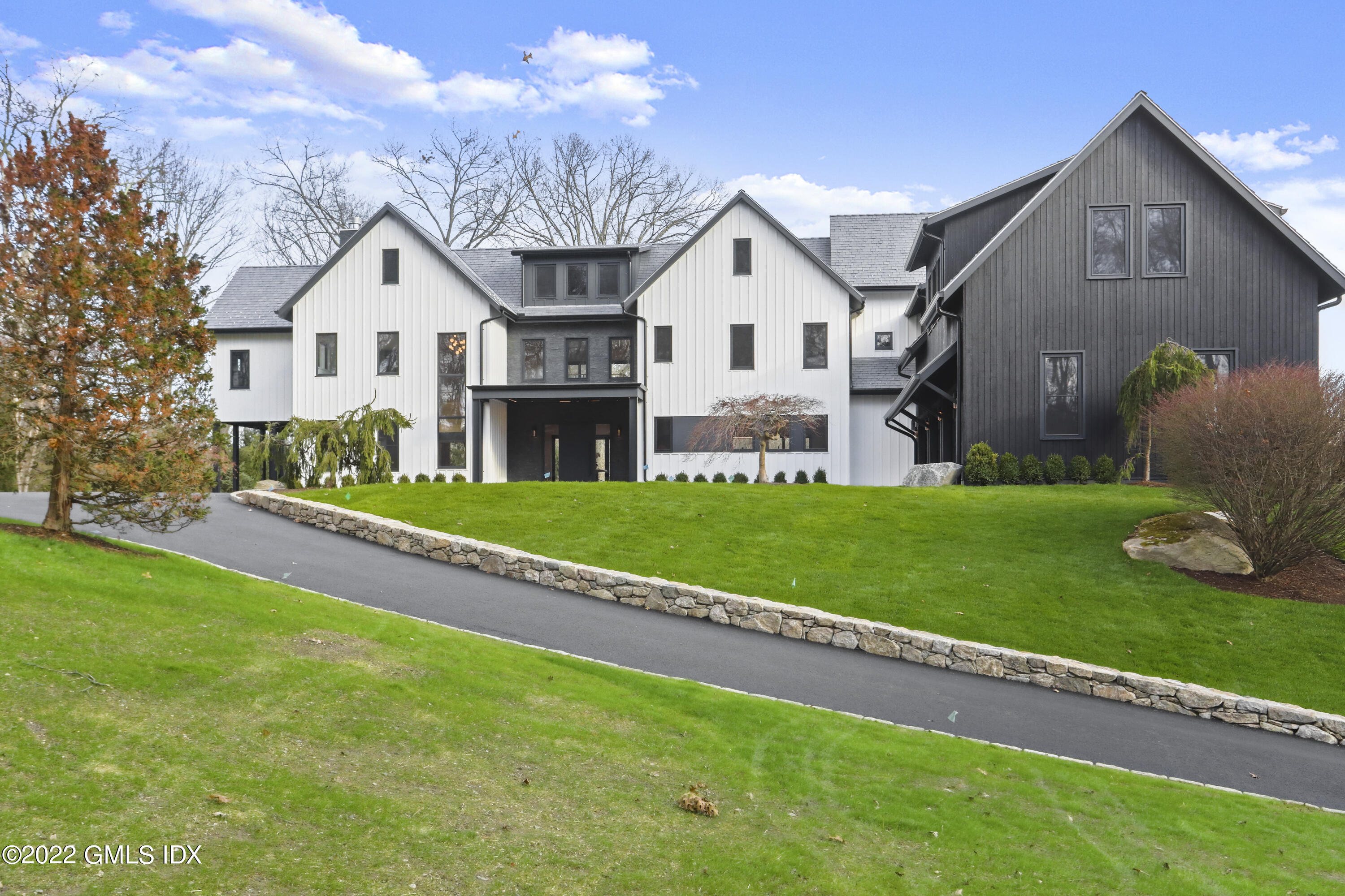 121 Lower Cross Road Greenwich, CT 06831 - Photo 4 of 12 079-083-081-4200x2800