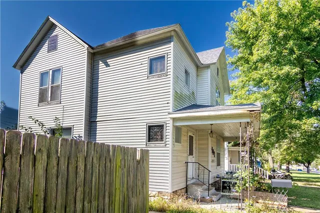 $76,000 | 407 West 3rd Street, Chanute, KS 66720