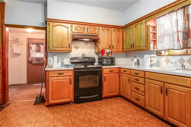 $76,000 | 407 West 3rd Street, Chanute, KS 66720