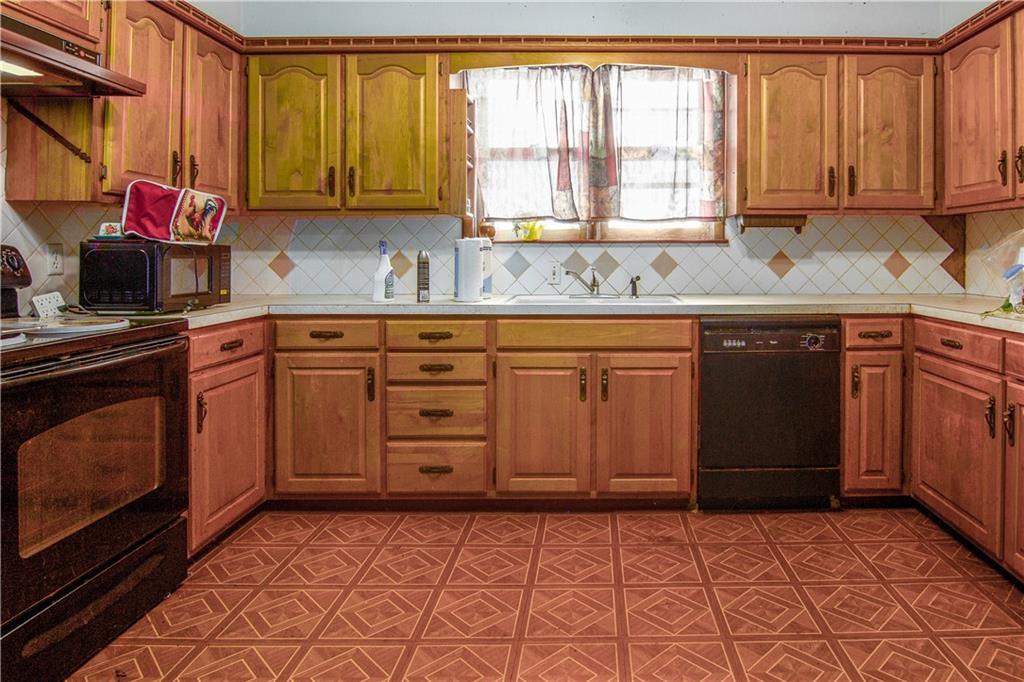 407 West 3rd Street Chanute, KS 66720 - Photo 6 of 25