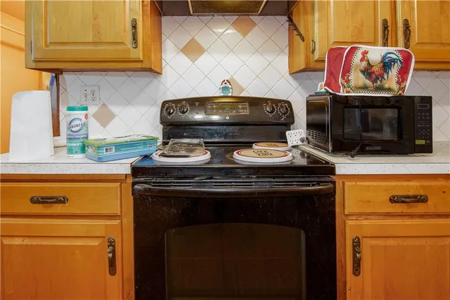 $76,000 | 407 West 3rd Street, Chanute, KS 66720