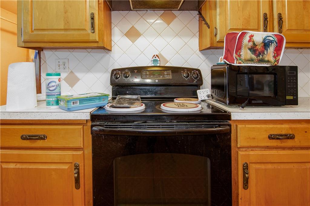 407 West 3rd Street Chanute, KS 66720 - Photo 7 of 25