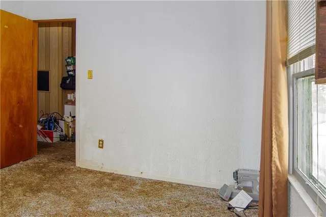 $76,000 | 407 West 3rd Street, Chanute, KS 66720