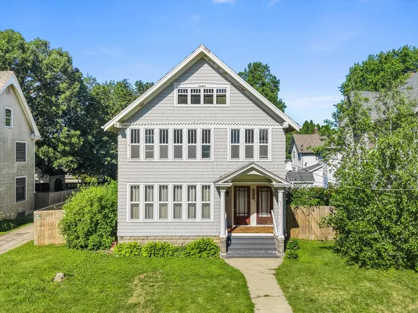 $255,000 | 515 North Hennepin Avenue, Dixon, IL 61021