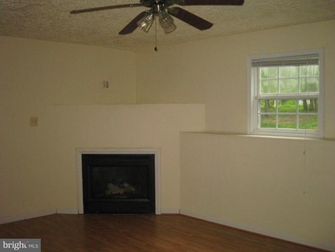 30 Myrtle Road Fredericksburg, VA 22405 - Photo 4 of 8 Family Room